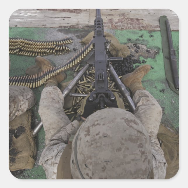 Pegatina Cuadrada El marine estadounidense dispara una ametralladora (Anverso)