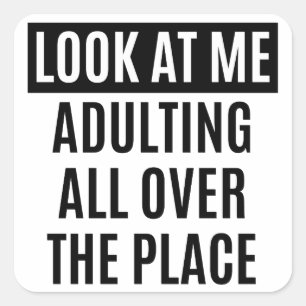 Pegatina Cuadrada El meme divertido Adulting por todas partes cita