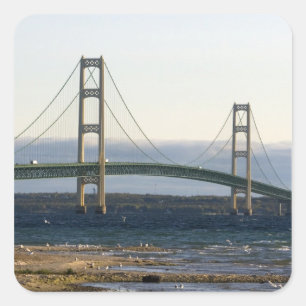 Pegatina Cuadrada El puente de Mackinac atravesando los Estrechos de
