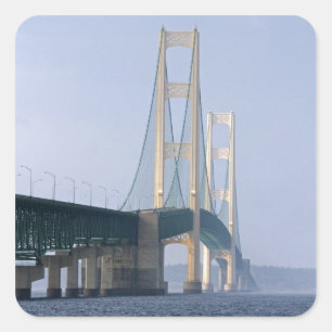 Pegatina Cuadrada El puente de Mackinac que atraviesa los Estrechos