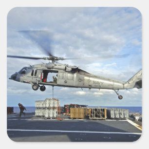 Pegatina Cuadrada El vuelo MH-60S Seahawk se prepara para entregar m