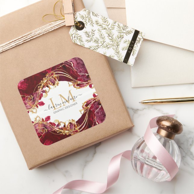 Pegatina Cuadrada Elegant Cherry Red & Gold Monogram Script  (Regalar)