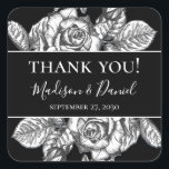Pegatina Cuadrada Elegante Boda floral blanco negro gracias<br><div class="desc">Estos Pegatinas elegantes de Floral Blanca Negra son elegantes, modernos, modas y encantadores, perfectos para una boda de jardín, botánica, rústica, romántica, floral, formal o vintage. Su exquisita combinación de elegantes rosas blancas y negras y un follaje espeluznante es florida, delicada y hermosa. Su diseño monocromático es impresionante y clásico....</div>