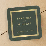 Pegatina Cuadrada Elegante boda personalizado de oro verde oscuro<br><div class="desc">Moderna tipografía minimalista clásica de color verde esmeralda oscuro y falsa de oro a la medida de los pegatinas de boda o sello para sobres en un antiguo estilo vintage de fondo angustiado con un falso marco metálico. El diseño de fondo del boda coincidente de está disponible en la colección....</div>