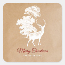 Elegante ciervo blanco de papel Kraft en bosque