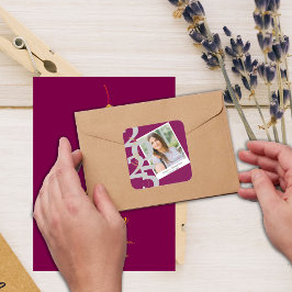 Pegatina Cuadrada Elegante Clase de 2025 Foto Graduación Roja