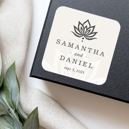 Pegatina Cuadrada Elegante flor de loto monograma marfil neutro clar