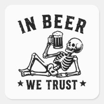 En cerveza confiamos esqueleto relajante Beer Pong