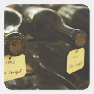 Pegatina Cuadrada En la bodega subterránea: botellas tumbadas en