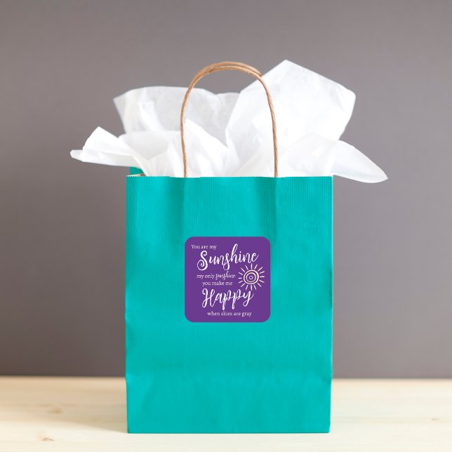 Pegatina Cuadrada Eres Mi Sol Me Hace Feliz Sol Púrpura (You Are My Sunshine You Make Me Happy purple sticker with yellow sun for packages, bags, lunches!)