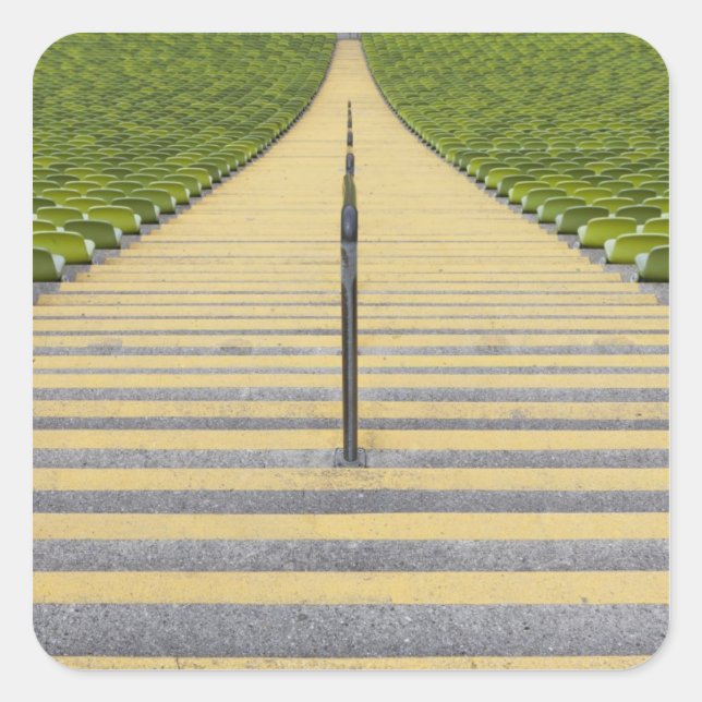 Pegatina Cuadrada Escalera del estadio entre filas de asientos verde (Anverso)