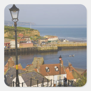 Pegatina Cuadrada Escaleras que conducen al puerto, Whitby, Norte
