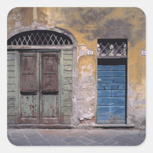 Pegatina Cuadrada Europa, Italia, Lucca. Estas viejas puertas añaden