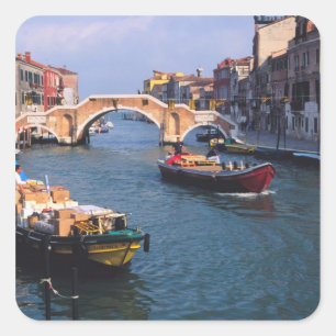 Pegatina Cuadrada Europa, Italia, Venecia. Barcos que traen