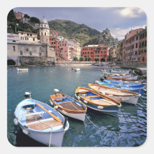 Pegatina Cuadrada Europa, Italia, Vernazza. Barcos pintados brillant