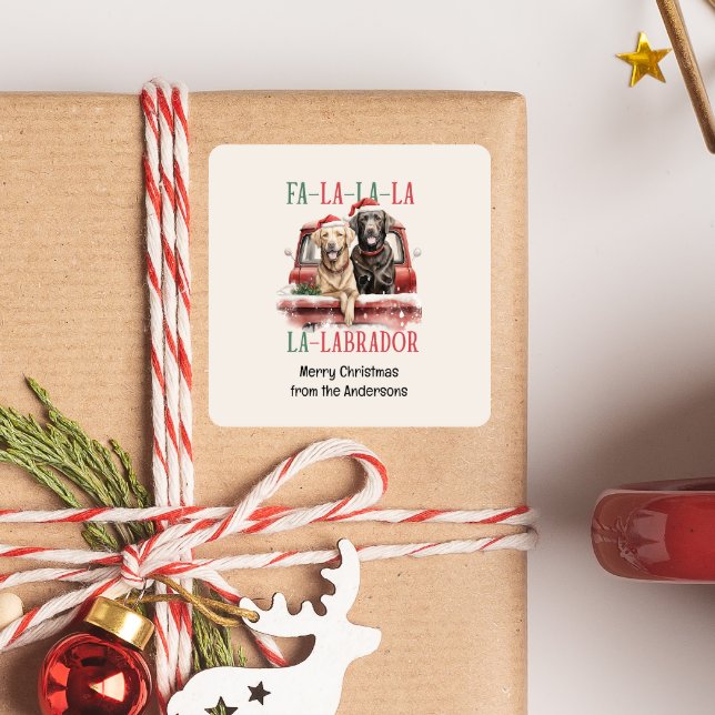 PEGATINA CUADRADA FA LA LABRADOR DOG NAVIDADES FURRY (FA LA LA LA LABRADOR CHRISTMAS DOG THEMED STICKER WITH CUSTOM TEXT, DOGS ON RED TRUCK VINTAGE)