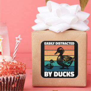 Pegatina Cuadrada Fácilmente Distraído Por Los Patos Que Pertenecen 