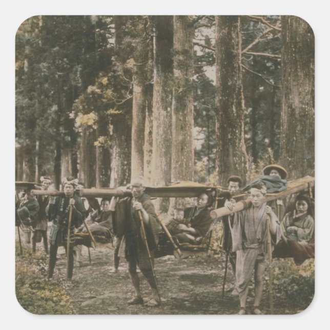 Pegatina Cuadrada Familia japonesa siendo transportada en basura, añ (Anverso)