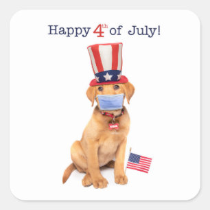 Pegatina Cuadrada Feliz 4 de julio, una cachorra en máscara facial