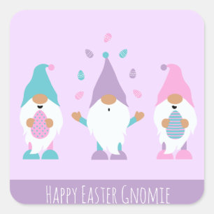 Pegatina Cuadrada Feliz Año Pascua Gnomie jadeando huevos de Pascua