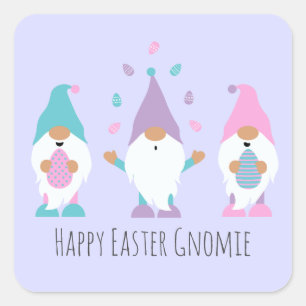 Pegatina Cuadrada Feliz Año Pascua Gnomie jadeando huevos de Pascua
