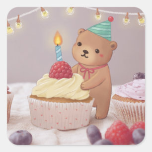 Pegatina Cuadrada Feliz Cumpleaños: Oso de Peluche y Cupcakes