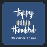 Pegatina Cuadrada Feliz Hanukkah Velas azul personalizado amarillo<br><div class="desc">Selle su correo Hanukkah o su regalo para las vacaciones con estos graciosos pegatinas que presentan "Hanukkah feliz" en la moderna tipografía cepillada y una decoración de velas en amarillo y azul. Añadir su nombre o mensaje usando la plantilla</div>