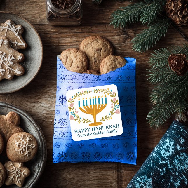 Pegatina Cuadrada FELIZ PERSONALIZADO de HAPPY HANUKKAH floral (HAPPY HANUKKAH floral wreath Jewish Holiday CUSTOM Square Sticker
)