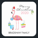 Pegatina Cuadrada Flamingo divertido 2020 Covid Christmas Tree<br><div class="desc">¡2020 ha sido un año! Esto será un navidad como ningún otro, esparcirá algunas risas con una divertida pegatina del virus de la corona. Presentando el texto 'Feliz Navidad, 2020 y tu apellido'. Un flamingo rosado envuelto en luces de hadas, con un sombrero de santa y una máscara de cara...</div>