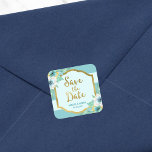 Pegatina Cuadrada Floral de oro de la Casa de la Moneda y Faux Ahorr<br><div class="desc">Este elegante pegatina Save the Date cuadrado cuenta con un borde de color dorado falso, rayas de color menta y una hermosa acuarela floral. Utilícelo para sellar los sobres Save the Date, los bolsos de favor o la decoración. Consulta otros elementos coincidentes en mi invitación Boda / Novia en mi...</div>