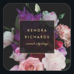 Pegatina Cuadrada Flores oscuras románticas<br><div class="desc">Coordina con la plantilla de tarjeta de visita de Flores oscuras románticas de 1201AM. Una rica ilustración de acuarela oscura de rosas románticas, peonías y tulipanes aporta un estilo dramático a esta etiqueta personalizada. Su nombre o el nombre de su empresa se muestra elegantemente en un tratamiento de texto en...</div>