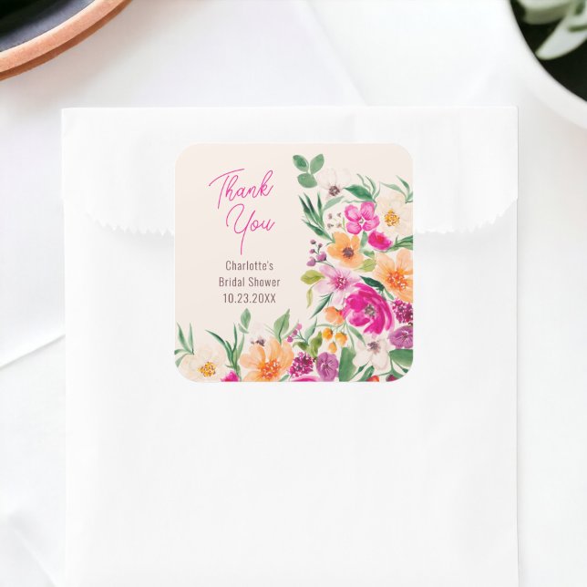 Pegatina Cuadrada Flores salvajes brillantes guión de flores de novi (Bright bold wild flowers script bridal shower square sticker on ivory)