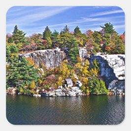 Pegatina Cuadrada Follaje de otoño alrededor del lago Minnewaska