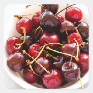 Pegatina Cuadrada Fotografía de cerezas rojas frescas en un tazón