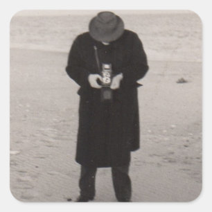 Pegatina Cuadrada Fotógrafo de la playa de los años 1940