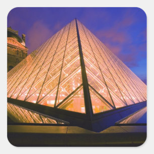 Pegatina Cuadrada Francia, París. El museo del Louvre al anochecer. 