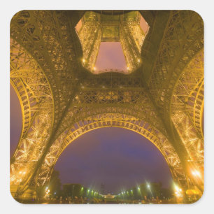 Pegatina Cuadrada Francia, París. Torre Eiffel iluminada a las 2
