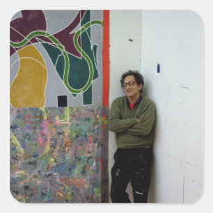 Pegatina Cuadrada Frank Stella junto a una de sus obras