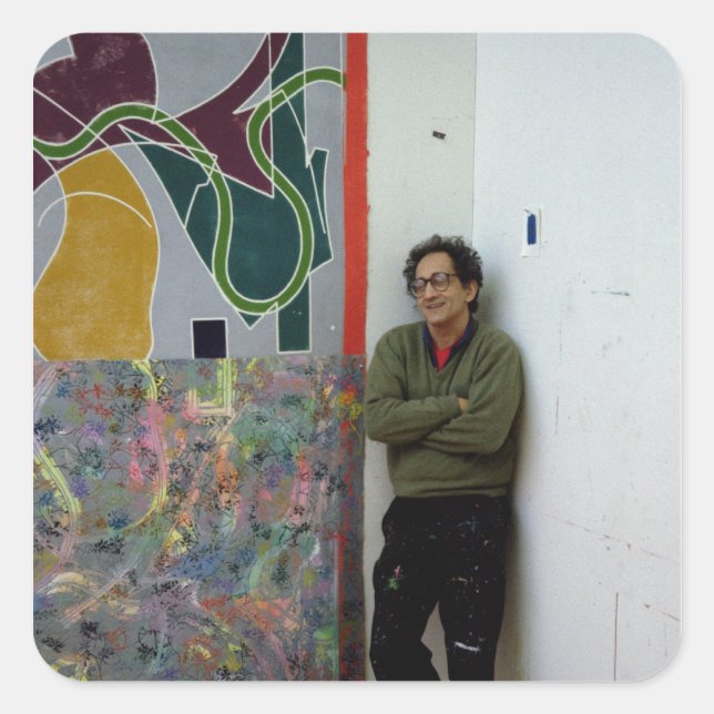 Pegatina Cuadrada Frank Stella junto a una de sus obras (Anverso)