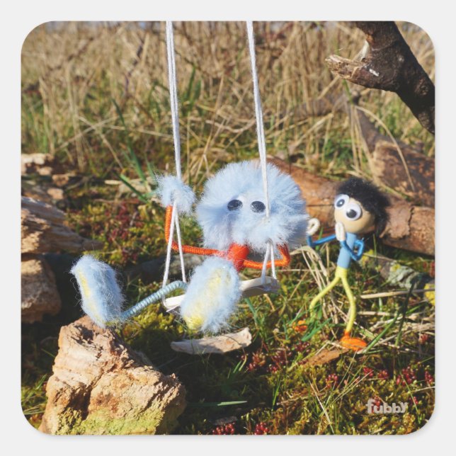 Pegatina Cuadrada Fubby monster op de schommel. (Anverso)