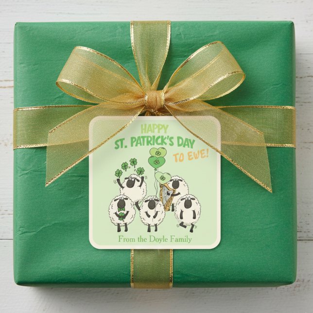 Pegatina Cuadrada Funny Happy St Patrick's Day to Ewe Irish Sheep (Whimsical Happy St Patrick's Day to Ewe Irish Kids Stickers. Cute Sheep & Lucky Shamrock Balloons)