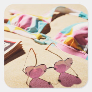 Pegatina Cuadrada Gafas De Sol En La Playa De Bikini De Alto Y Coraz