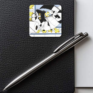 Pegatina Cuadrada Gato de esmoquin juguetón Caos de papel higiénico 