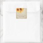 Pegatina Cuadrada Girasoles en acuarela sobre pergamino desvanecido<br><div class="desc">Estas pegatinas románticas para bodas presentan un diseño floral vintage. El fondo es un diseño de papel de pergamino desvanecido de aspecto rústico, acentuado con girasoles en acuarela dorados. Un delicado ramo silvestre se muestra en la parte superior izquierda, con los nombres de la pareja y la fecha de la...</div>