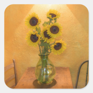 Pegatina Cuadrada Girasoles en jarrón sobre mesa 2