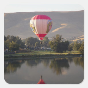 Pegatina Cuadrada Globo aerostático sobre el río Yakima