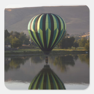 Pegatina Cuadrada Globo aerostático sobre el río Yakima