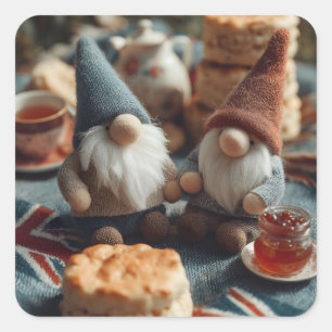 Pegatina Cuadrada Gnomes patrióticos disfrutando del té de la tarde