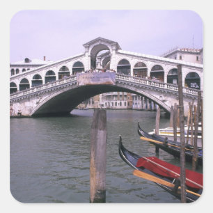 Pegatina Cuadrada Góndolas y turistas cerca del Puente de Rialto