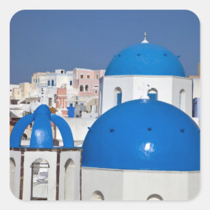 Pegatina Cuadrada Grecia, Santorini. Campanario y cúpulas azules de